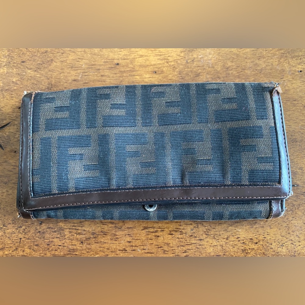 Vintage Fendi Zucca wallet. Early 90’s